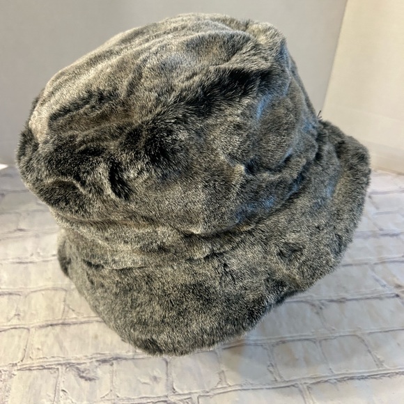 FAUX FUR GREY/BLACK WOMEN’S BUCKET HAT ACRYLIC OUTER FIT LARGE - Picture 2 of 10